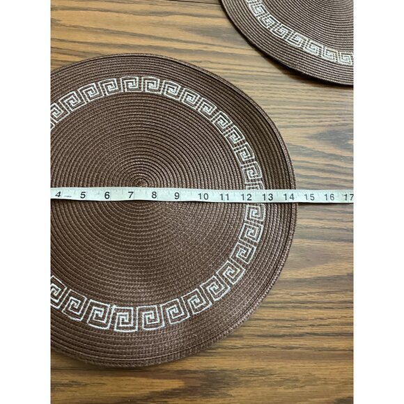 Set of four 14.5” round placemats with geometric design - Picture 3 of 3
